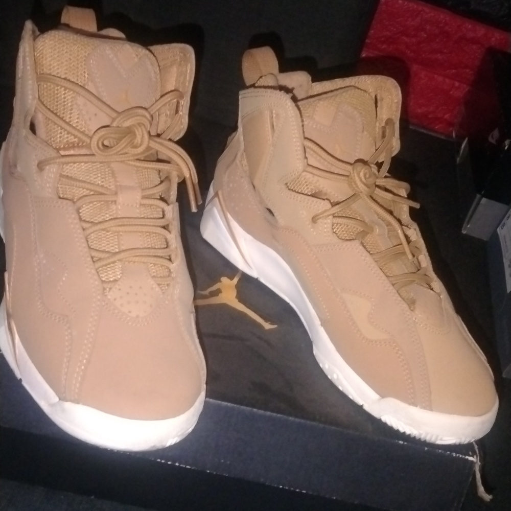 Tan Air Jordan